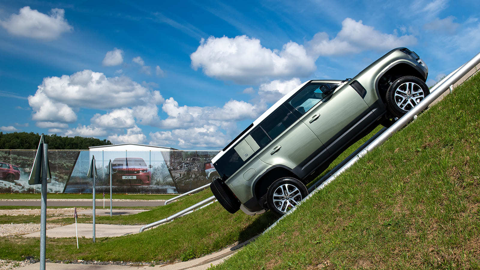 Автомобили Land Rover в Москве: модельный ряд, комплектации и цены на Land  Rover у официального дилера Авилон