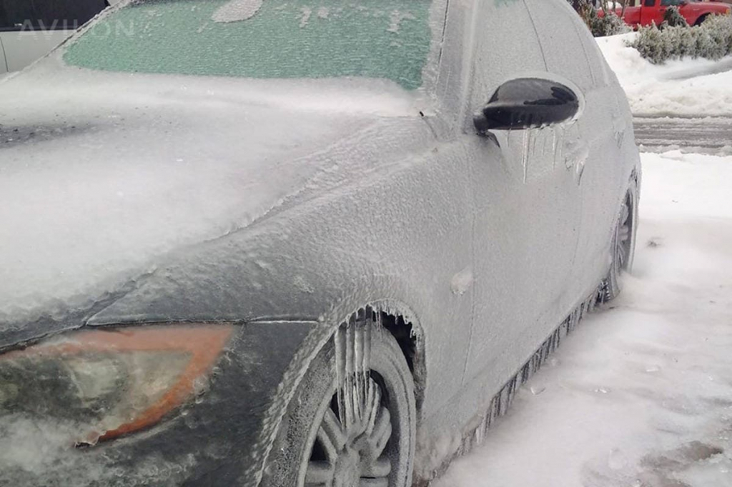 Как открыть машину после ледяного дождя?
