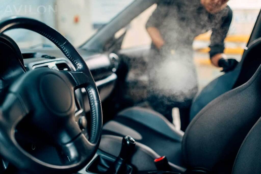 Почему в автомобиле возникает неприятный запах? Ищем причины и способы решения